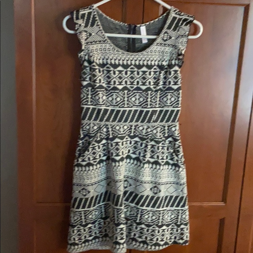 Black and white designed dress with pockets